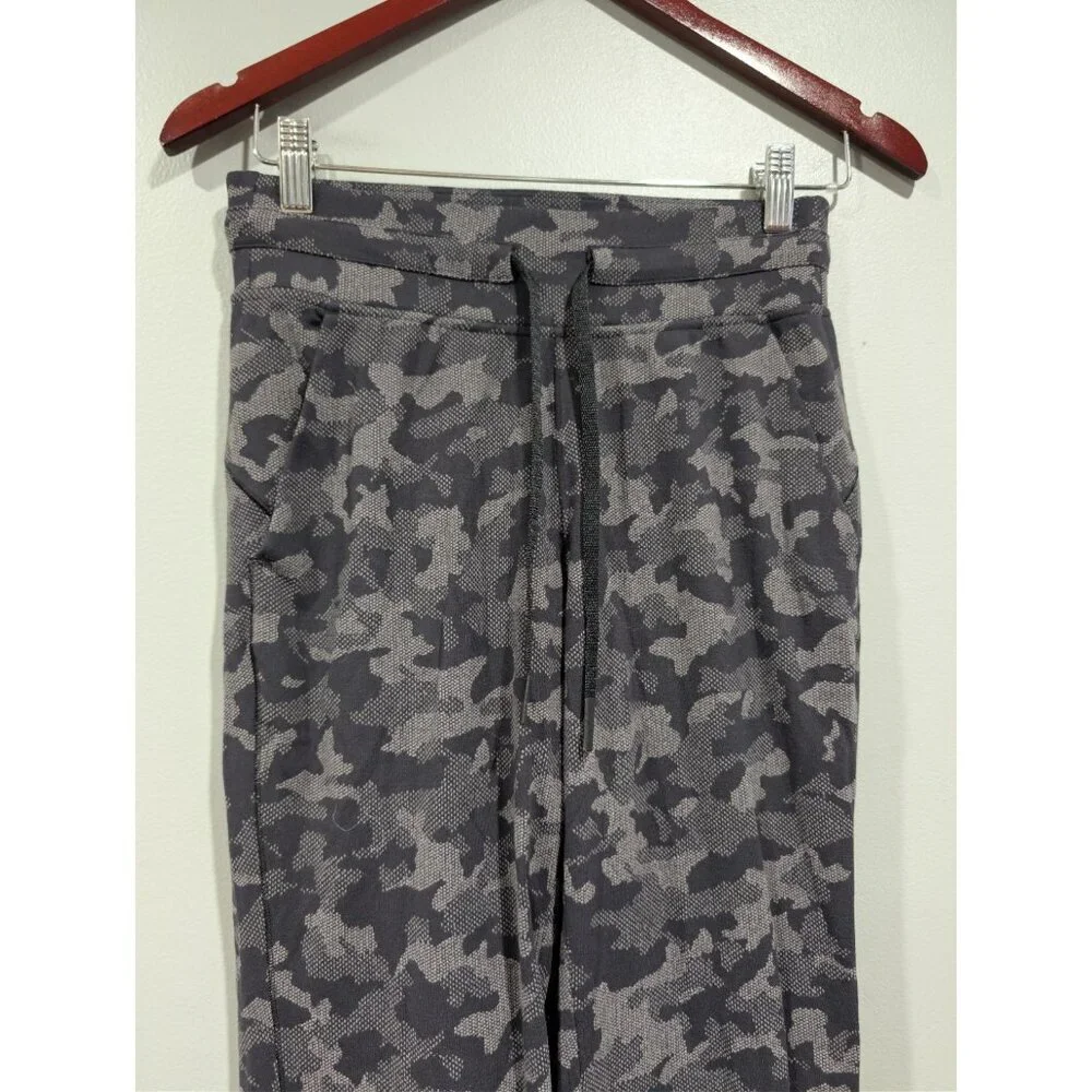 Lululemon 2 Pairs Of Joggers Gray Warm Down Jogger Camo Ready To Rulu Sz 6